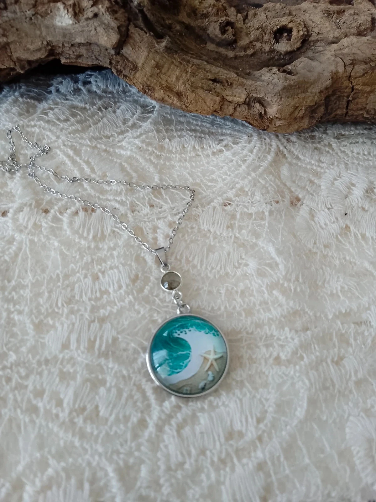 Collier médaillon vague de la vie avec pierre naturelle de labradorite